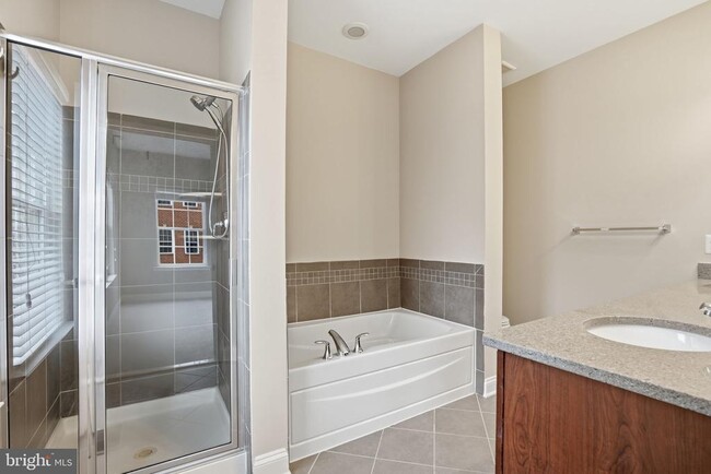 Building Photo - 5948 Logans Way