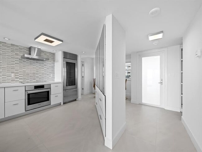 Building Photo - 2000 S Ocean Dr