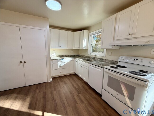 Building Photo - 10513 Sunne Ct