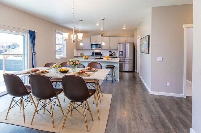 Building Photo - Stunning 4BR House in Berthoud