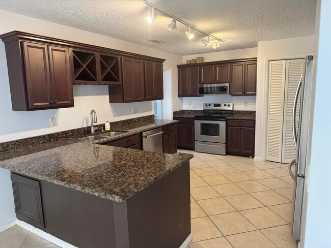 Building Photo - 121 Beaumont Ln