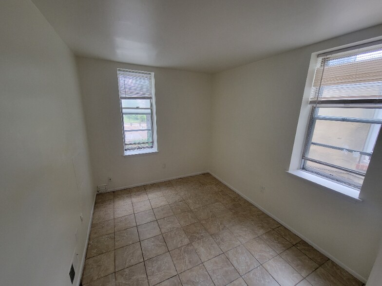 Building Photo - 1726 Druid Hill Ave