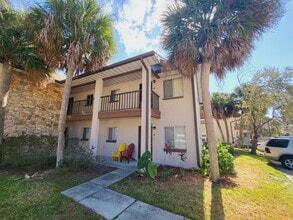 Building Photo - Upgraded 1 Bedroom Top Floor Unit in Winte...