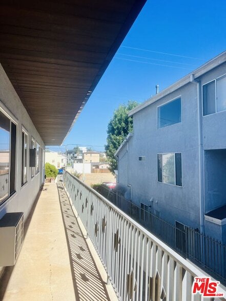 Building Photo - 5263 Riverton Ave