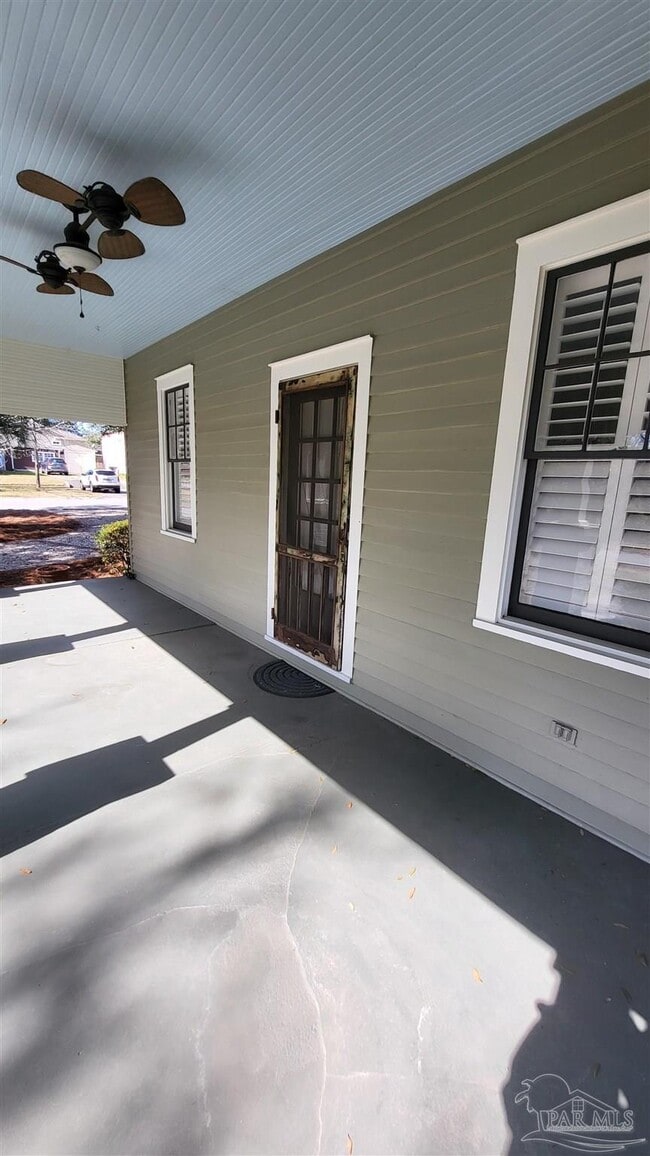 Building Photo - 1800 E Lloyd St