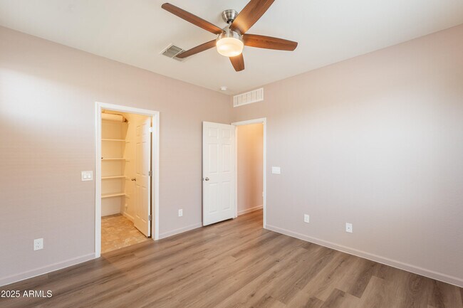 Building Photo - 5220 S 16th Pl