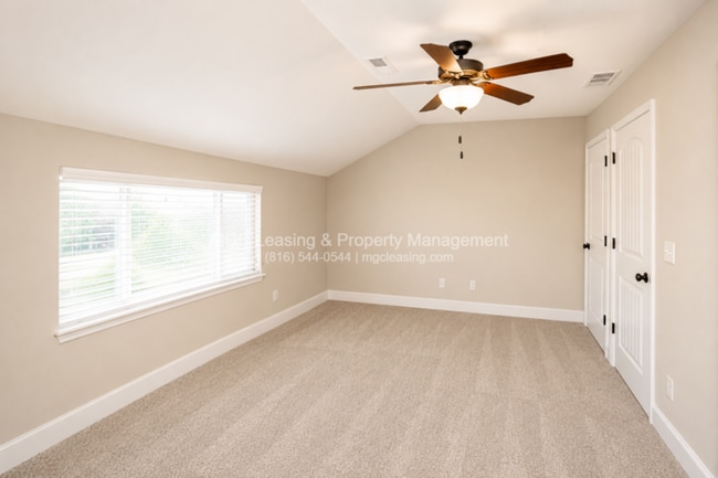Building Photo - Eagle Creek Luxury Townhome