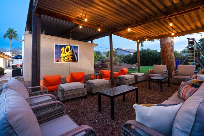 Building Photo - 6235 E Thunderbird Rd