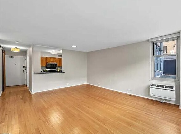 Building Photo - 30 E Elm St