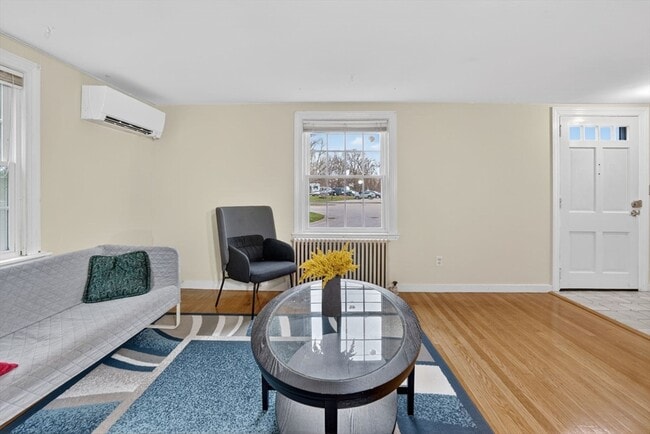 Building Photo - 13 Pleasant St