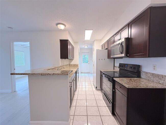Building Photo - 9900 Hundred Oaks Cir