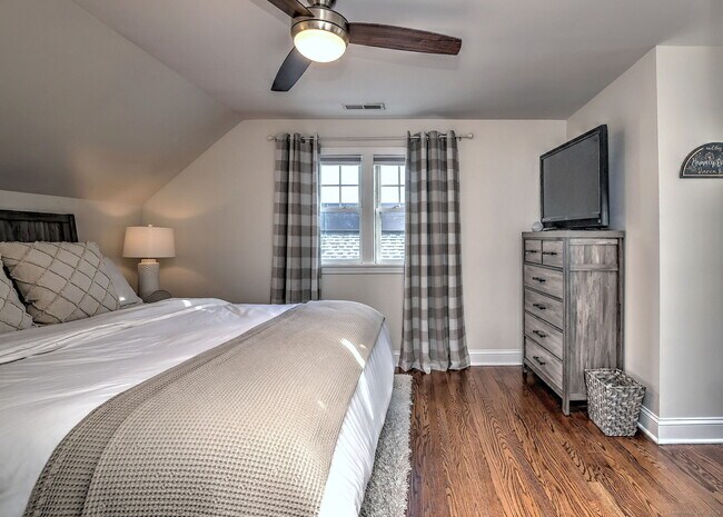 Building Photo - 40 Hazelwood Ave