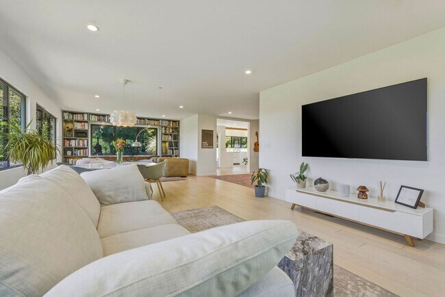Building Photo - Beautifully Remodeled 4BR + Office Mill Valley Home — Furnished, Private 3/4-Acre Setting, Walk t...