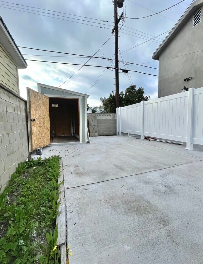 Building Photo - 7949 Clearfield Ave