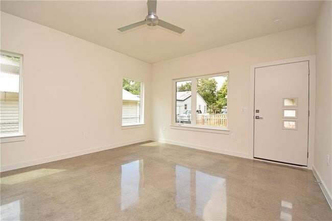 Building Photo - 5405 Sunshine Dr