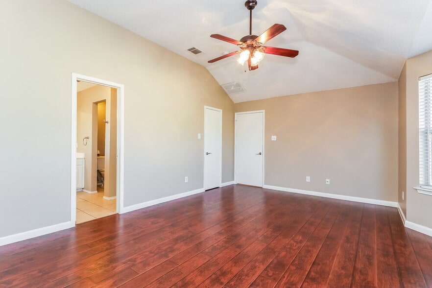 Building Photo - 528 Cambridge Dr