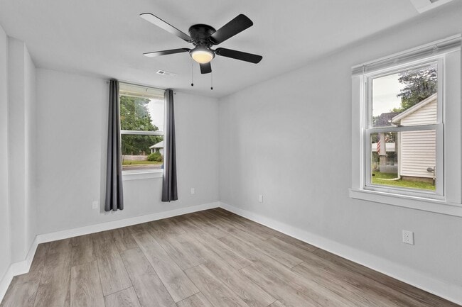 Building Photo - 3 Bed, 2 Bath Home Available in Gentry!