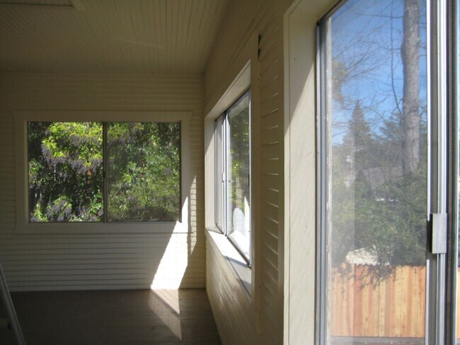 Building Photo - Updated home in the Heart of Downtown Grass Valley