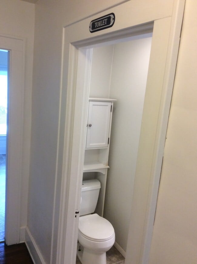 Bathroom - 11 Pratt St