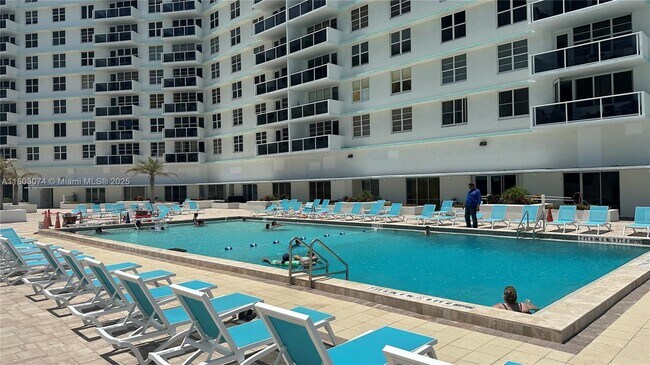 Building Photo - 3725 S Ocean Dr