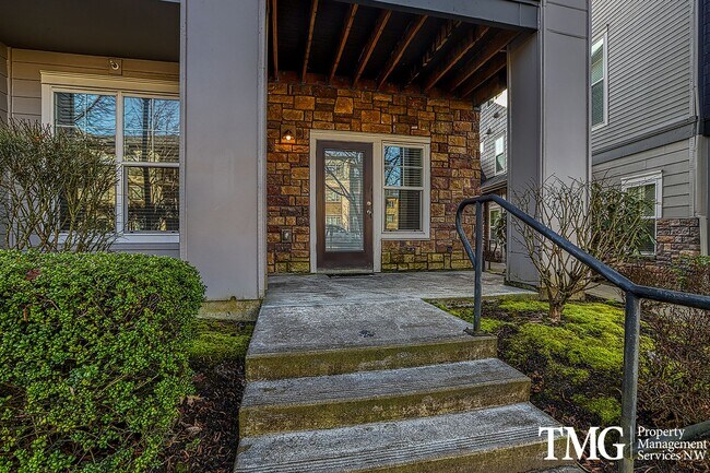 Building Photo - Beautiful Ground Level 1+br Condo ** Water/Sewer/Garbage Included **