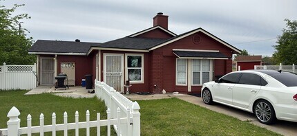 Building Photo - 4 bedroom 2 bathroom house! Housing accepted! MOVE-IN SPECIAL!