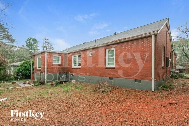Building Photo - 1648 Columbia Dr