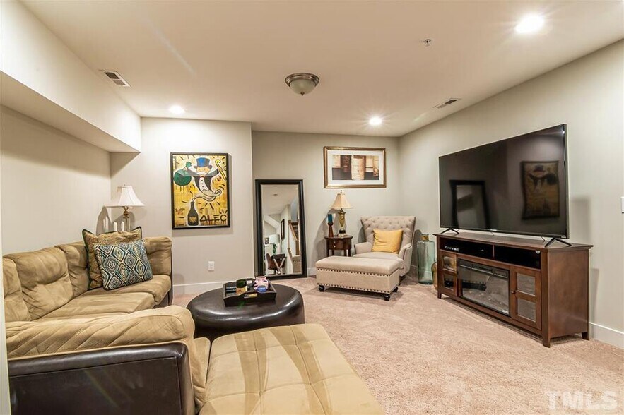 Building Photo - 2800 Bedford Green Dr