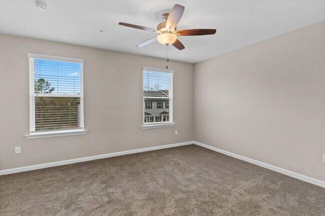 Building Photo - 2243 Del Carmel Way