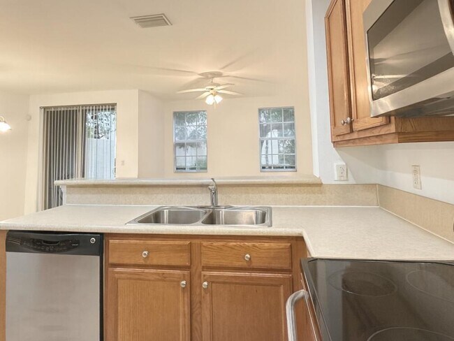 Building Photo - 1019 W Longport Cir