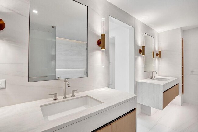 Building Photo - 900 N Ocean Blvd