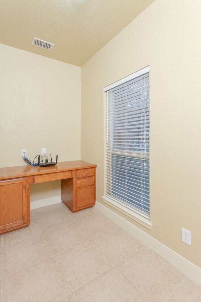 Building Photo - Beautiful 4 Bedroom Rental Home in Lytle, ...