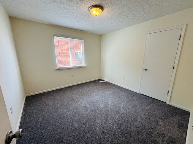 Building Photo - 1011 Grove Ave