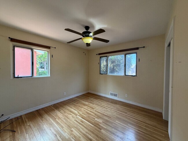 Building Photo - Spacious 4 Bedroom 2 Bathroom Home In The NE Heights!