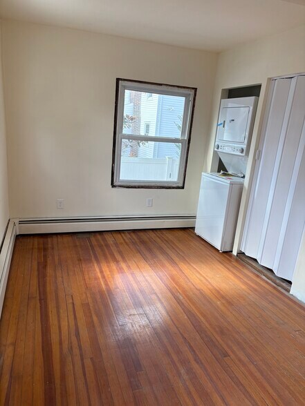 bedroom - 19 Essex Ave