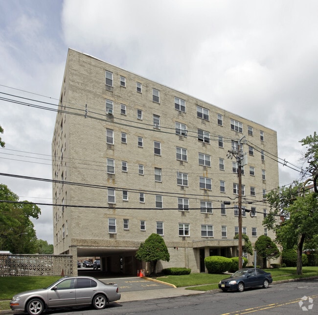 Primary Photo - 211 Johnson Ave Apartments