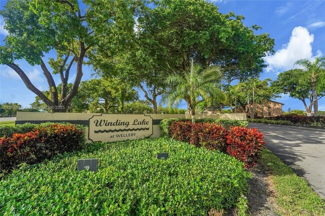 Building Photo - 10035 Winding Lake Rd