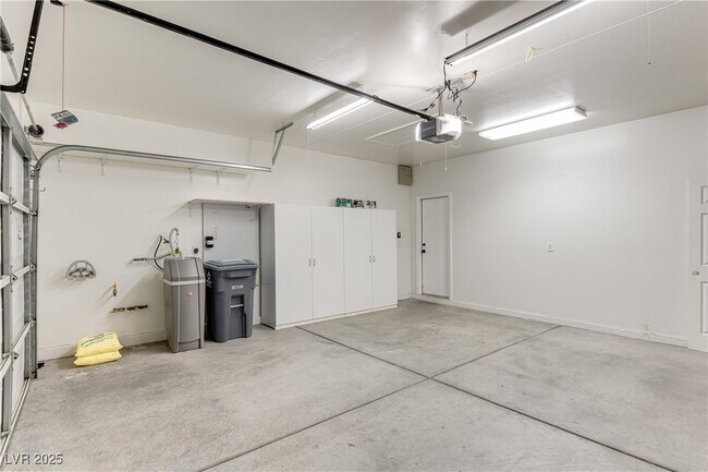 Building Photo - 6035 Eganridge Ct