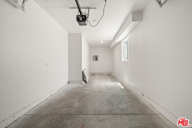Building Photo - 158 Mariposa Ave