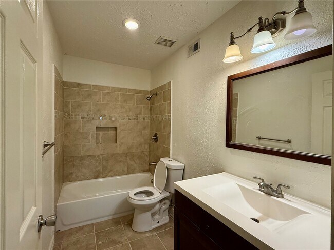 Building Photo - 6927 Windy Pines Dr