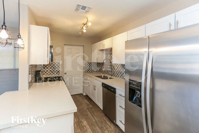 Building Photo - 5748 N 31st Ave