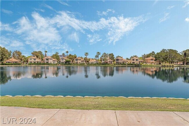 Building Photo - Beautiful South Shores Gated Community. 1st Floor unit. 2 beds. 2 baths.