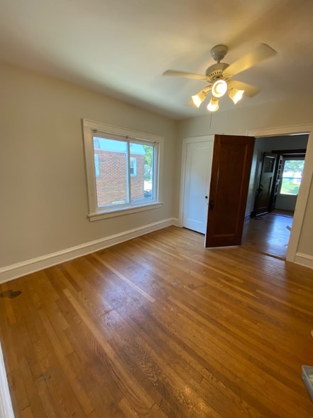 Building Photo - 5723 W Wells St