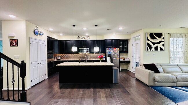 Building Photo - 3220 Yeager Dr