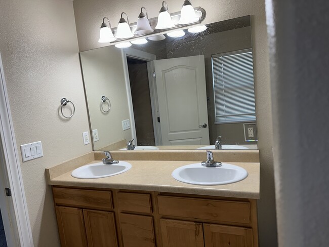 Master bath - 3150 Open Meadows Ct