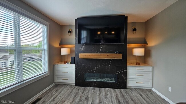 Building Photo - 9337 Ellis Way