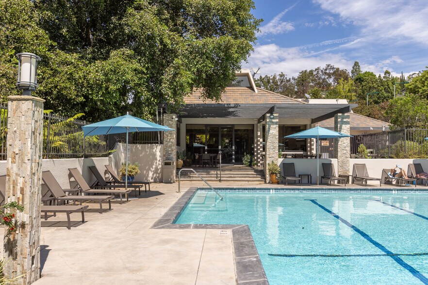 Building Photo - 10227 Autumn Leaf Cir