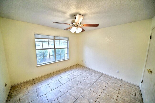 Building Photo - Executive Home in Greenshire with Luxurious Updates and Spacious Outdoor Living - Agent Commissio...