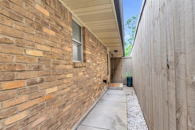 Building Photo - 6352 Lakeshore Dr
