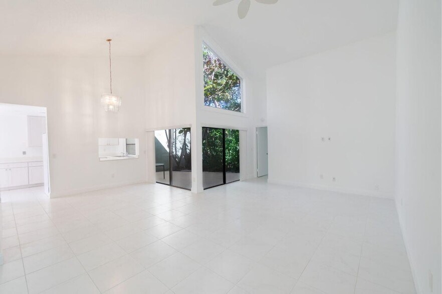 Building Photo - 6090 Aloma Ln